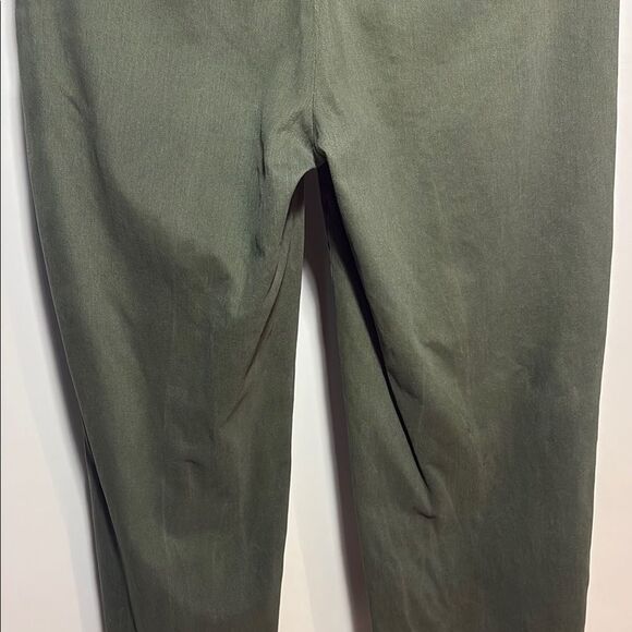 Versatile Green Chinos with Classic Straight-Leg - Picture 8 of 10